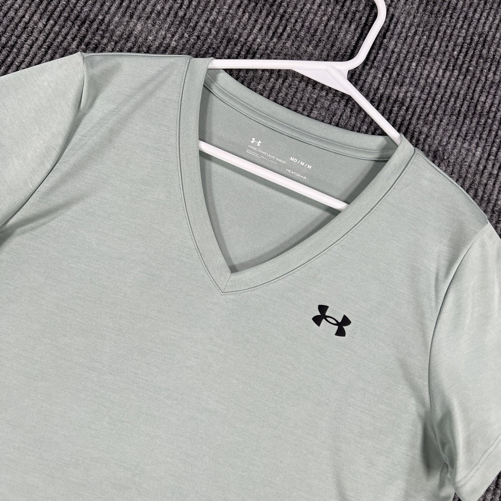 Under Armour Shirt Womens Medium Gray HeatGear Lightweight Athletic V Neck Tee